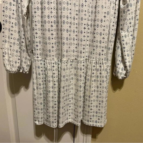 Wonderly White Blue Design Julianna Crepe Tiered Long Sleeve Dress Sz XL - Picture 3 of 8